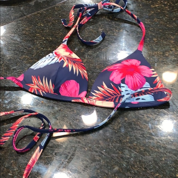 PINK vs swim top! - Picture 3 of 6